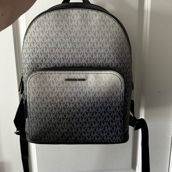 MichaelKors backpack - Picture 2 of 6